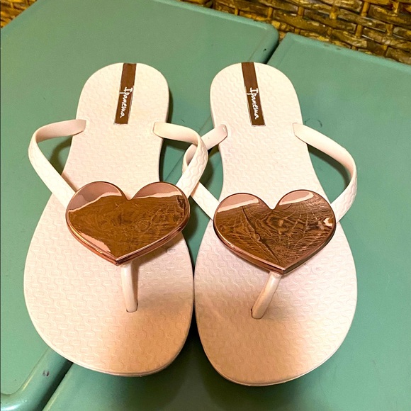 NWOB Ipanema PINK Wave Heart Flip Flop 8 - Picture 1 of 4